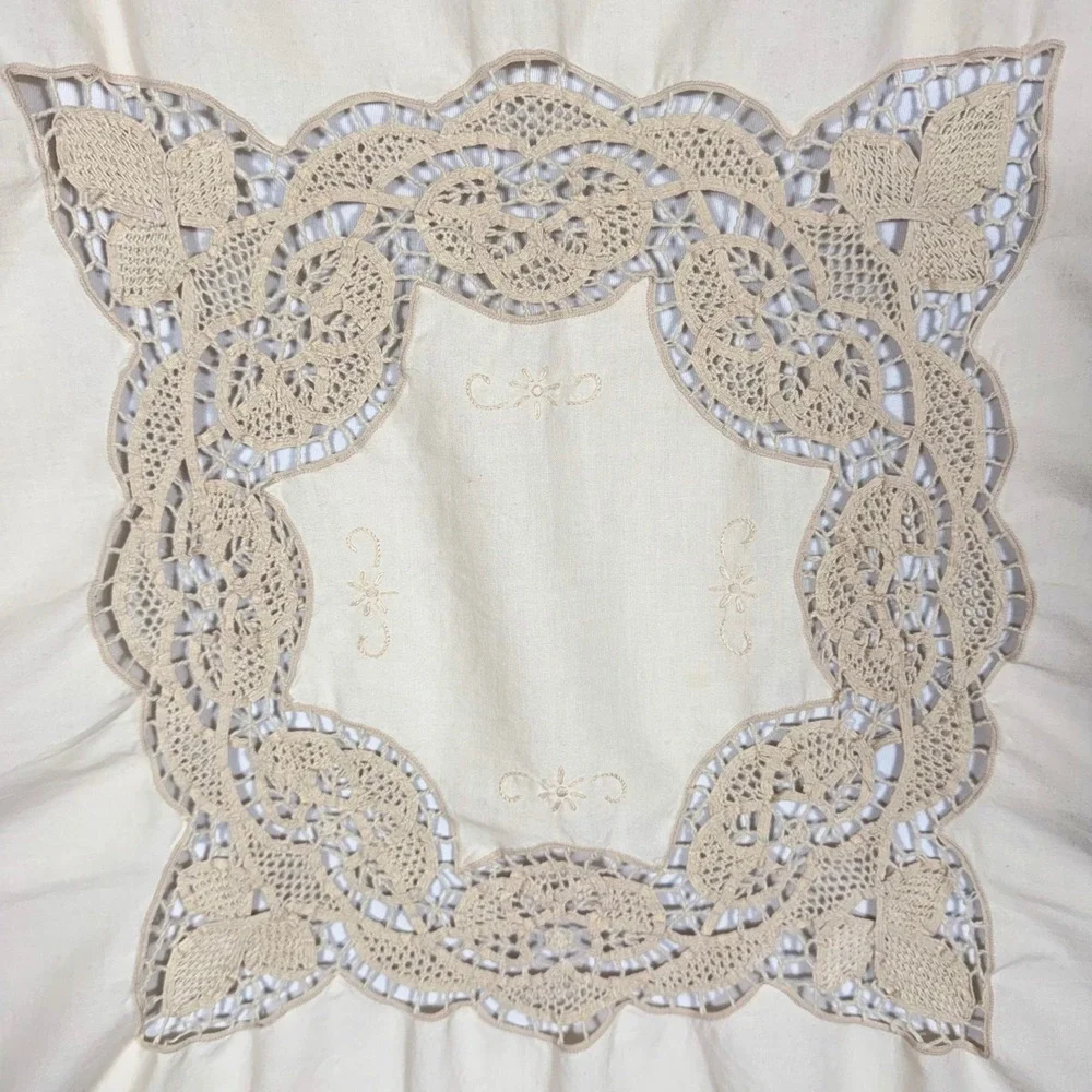 Vtg Linen Tea Tablecloth Handmade Crochet Lace Trim Cutwork Embroidery Cream
